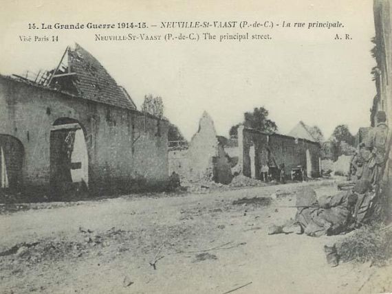 Neuville Au Centre Des Combats Entre Allemands Et Francais Photos Et